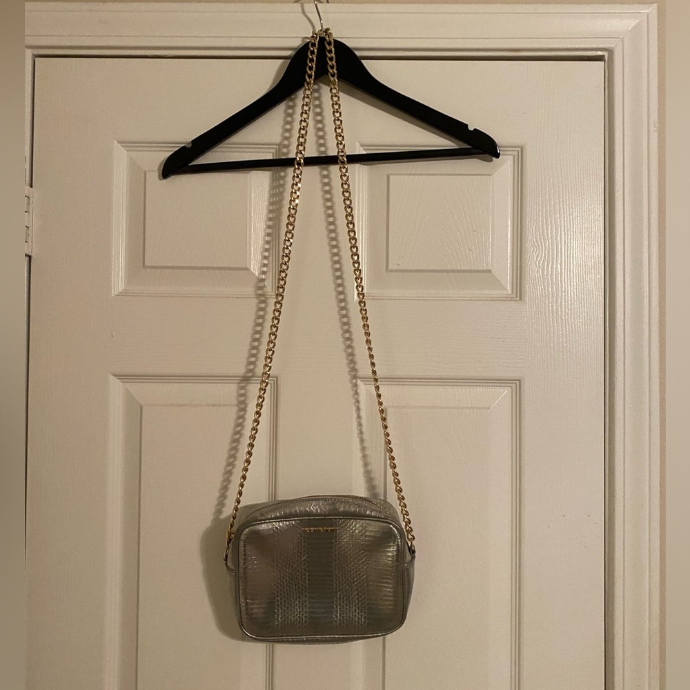 Victoria’s Secret Crossbody Purse/Bag. Metallic. Gold Chain Strap. NWOT.Zip.